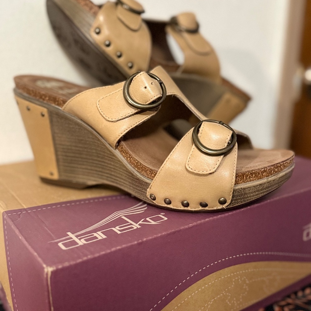 Dansko Fern Beige Tan Leather Studded Cork Sandals Platforms NIB Sz40 40 9 9.5 - Picture 2 of 7